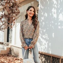 Women's Ditsy Floral Split Neck Top - Cupshe -Dresses City Shop GUEST e71d2e12 5764 4b53 87dd e9bf92eeaae1